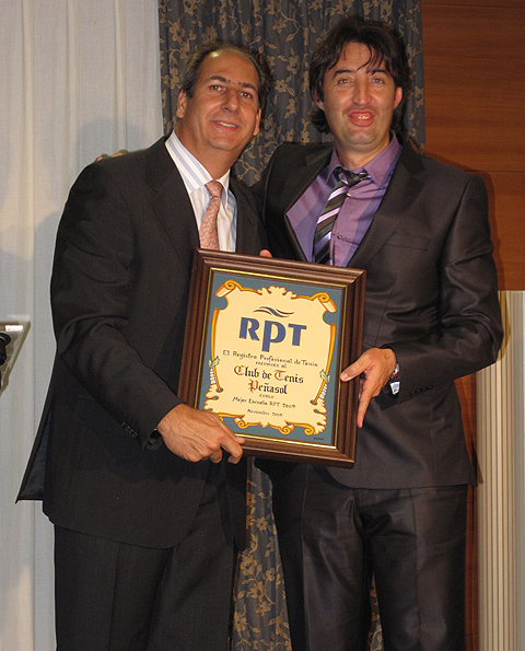 El tarraconense Ferrán Tortosa y el argentino Adriano Ariel Scornaienchi. Un gran porvenir en la enseñanza del tenis les aguarda.